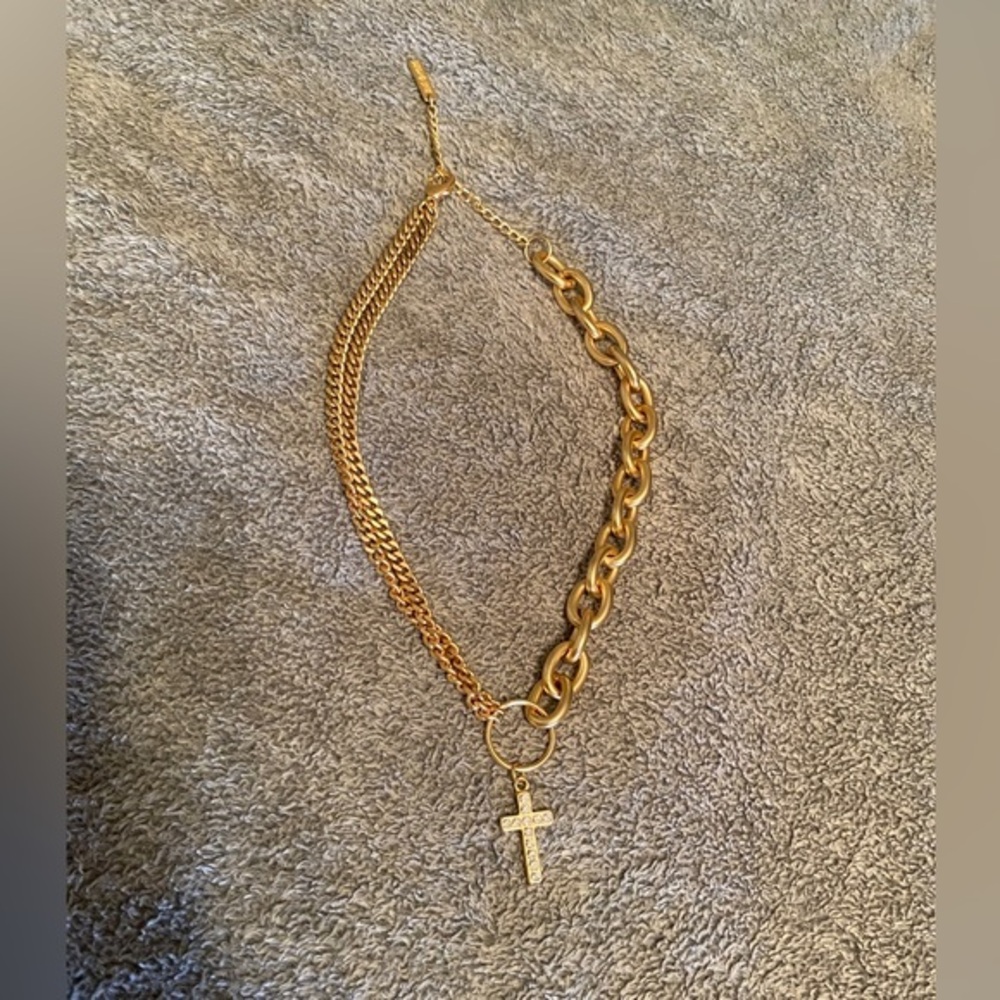 One Coast Chasing Charm Cross Necklace - Gold
